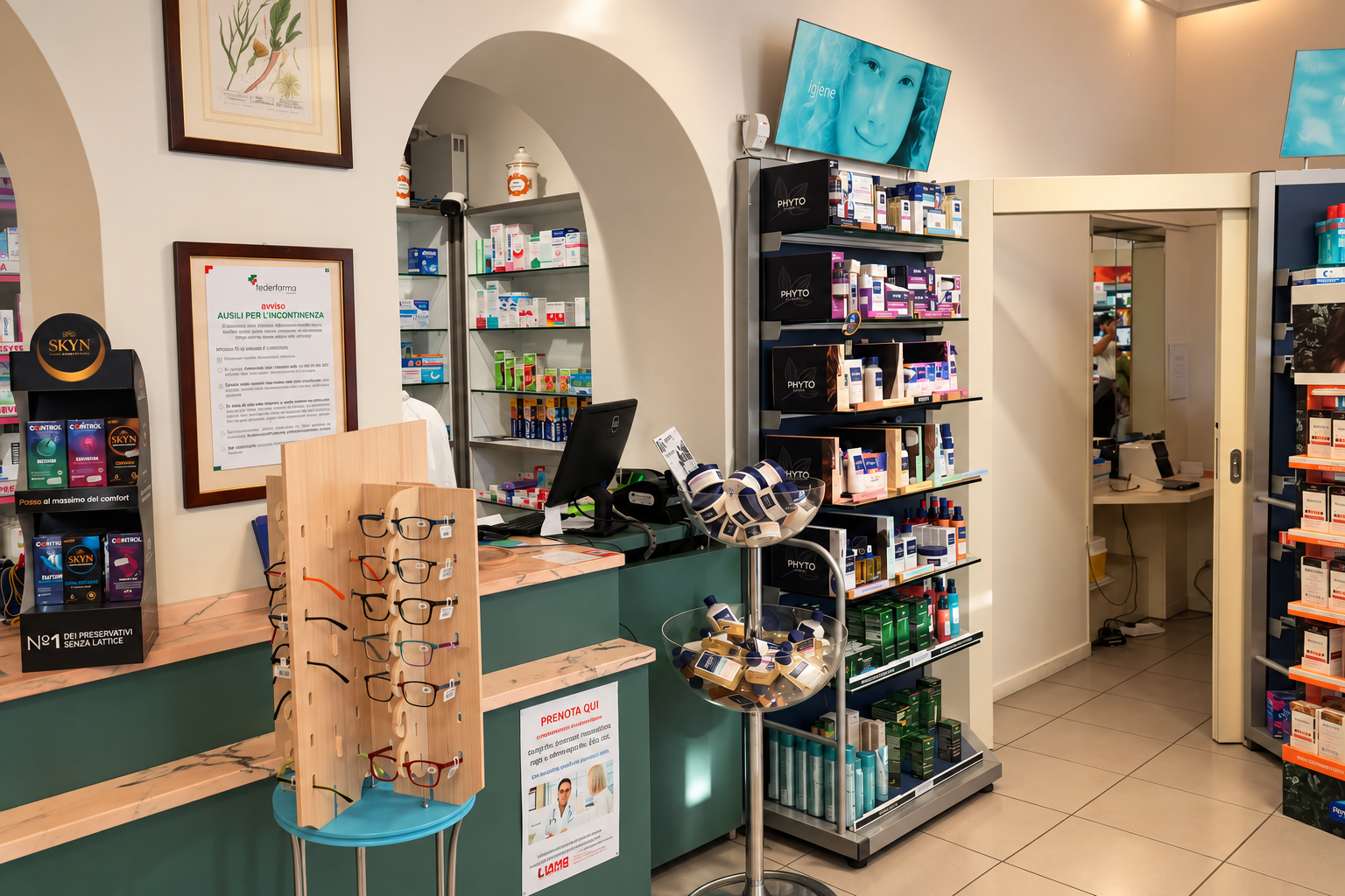 Gli spazi interni della Farmacia Santi Angeli Custodi